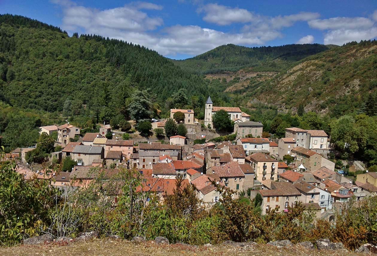 Le village d'Av�ne vue de la vierge